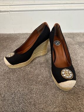Women’s Black Espadrille Wedge Pumps - Boston Bruins size 9.5
